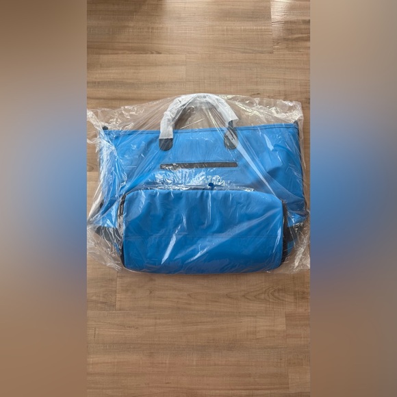 ✨ NEW WITH TAGS ✨ cincha the expandable tote in cerulean - Picture 12 of 13